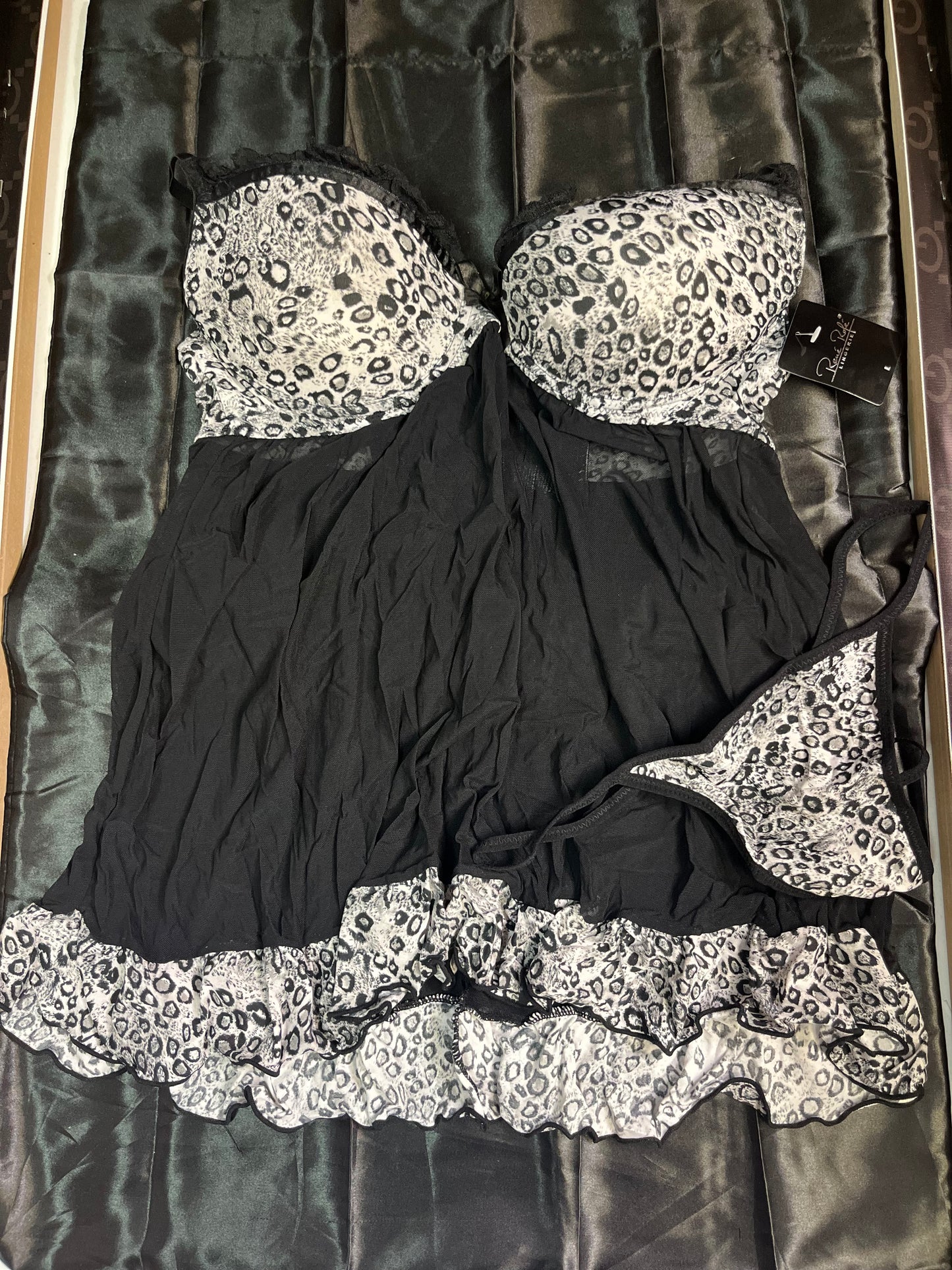 2-Piece Black and White Cheetah Print Lace Lingerie Fashion Set