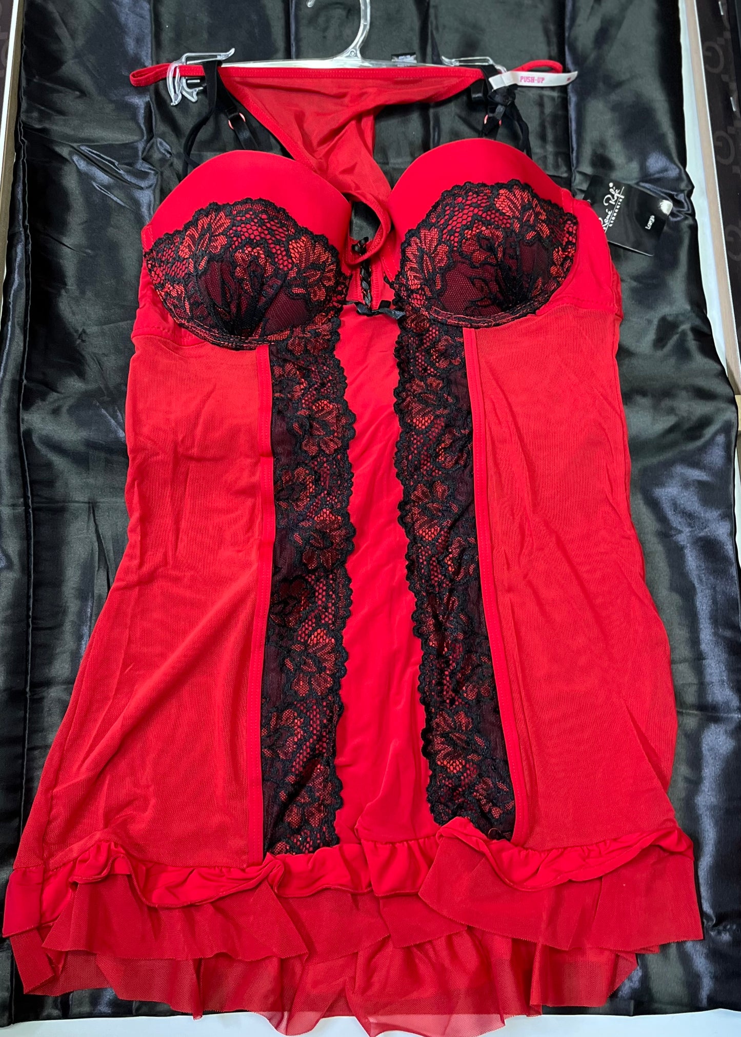 2-Piece Red and Black Lace Lingerie Fashion Set